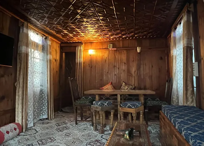 Freedom Houseboat