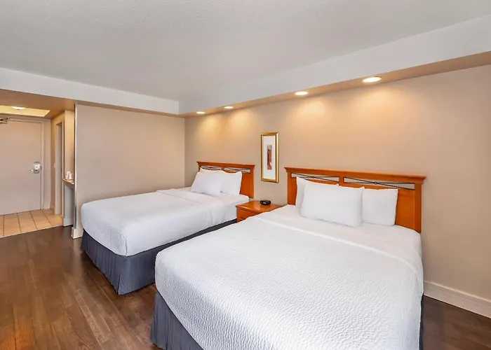 Grand Hotel & Conference Centre Calgary Airport, An Ascend Collection Hotel
