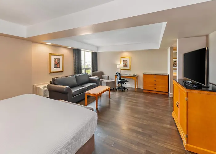 Grand Hotel & Conference Centre Calgary Airport, An Ascend Collection Hotel