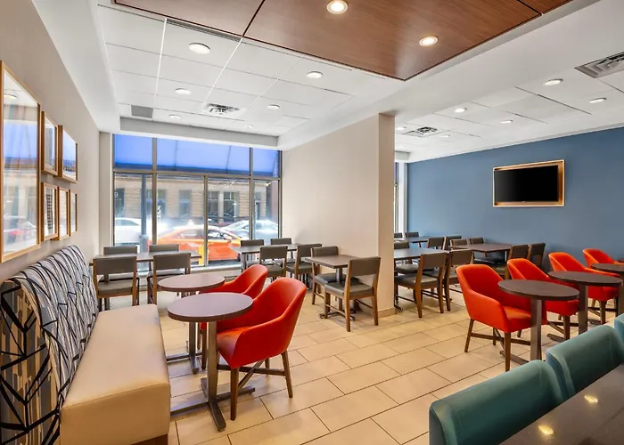 Holiday Inn Express Toronto Downtown By Ihg
