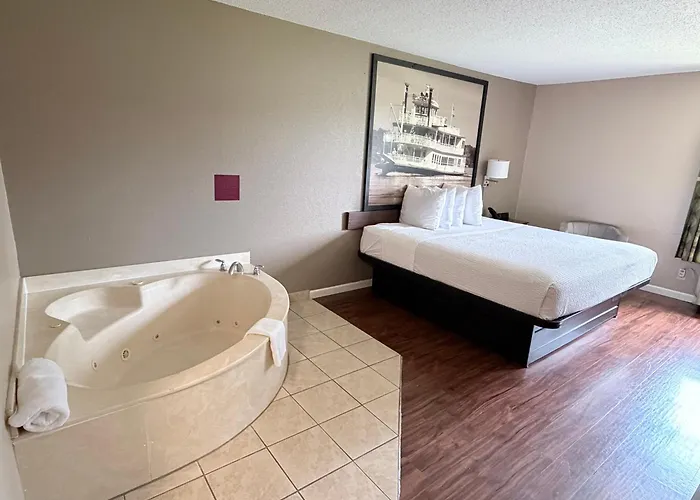 Harmony Hotel, Hernando