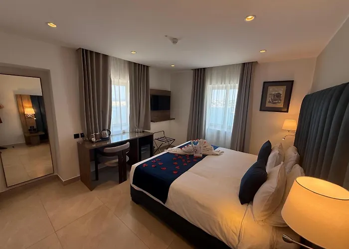 Grand Harbour Hotel