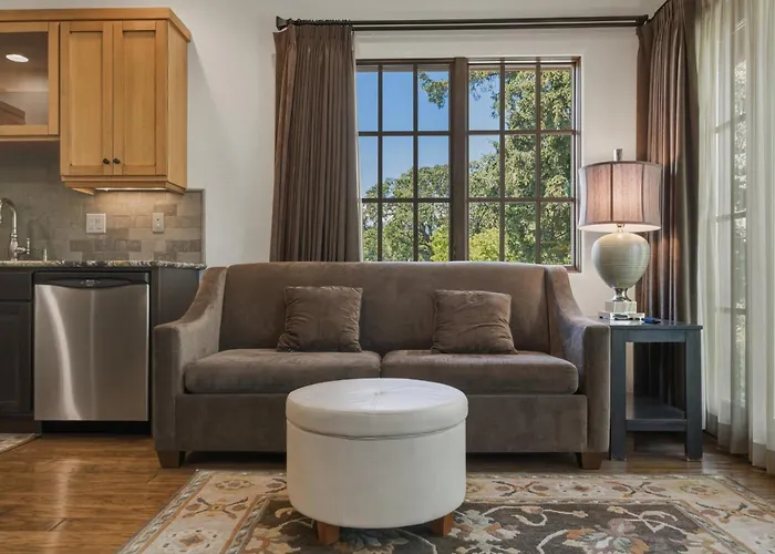Columbia Cliff Villas