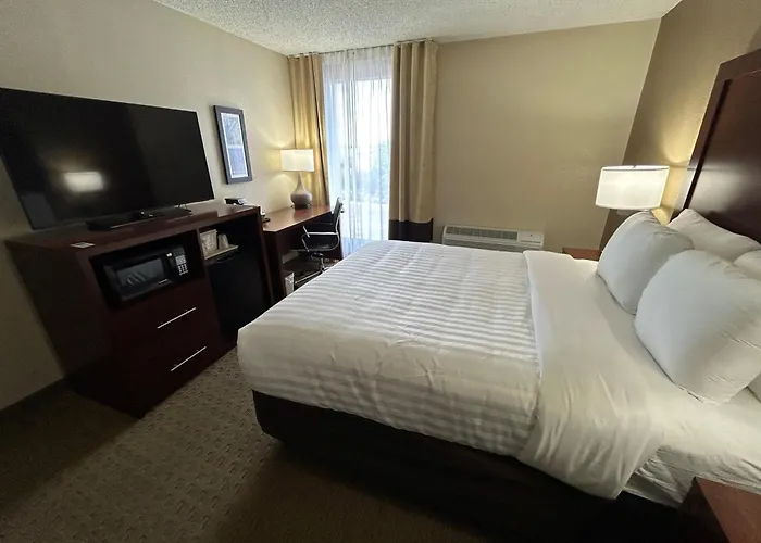 Best Western Rochelle Inn & Suites Near Dekalb