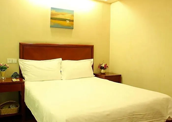 Greentree Inn Shandong Qingdao Wuyishan Road Jiashike Shopping Center Business Hotel
