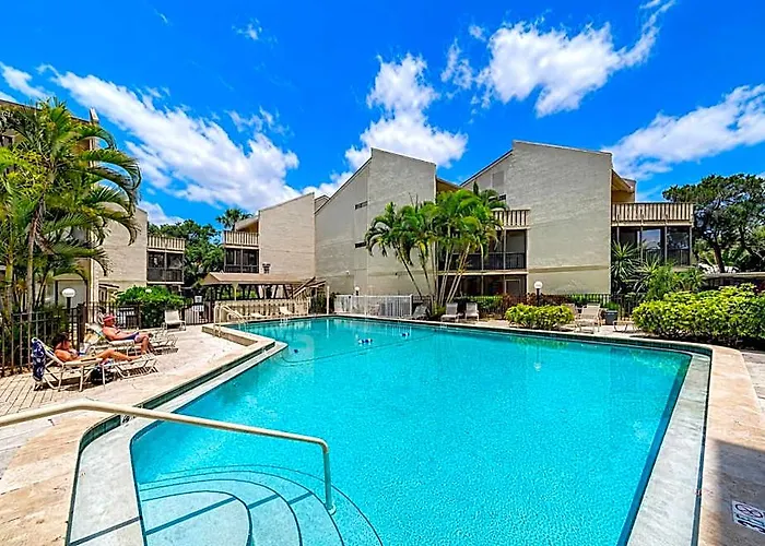 Siesta Key Beach - 2 Bedroom - 3 Beds - 3 Bathroom Duplex With Heated Swimming Pool
