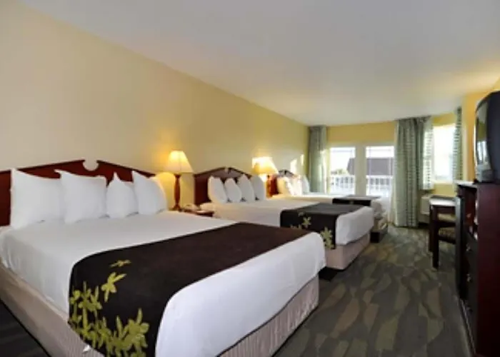 Gold Leaf Hotel Of Dewey