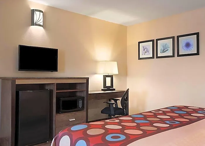 Super 8 By Wyndham Rahway/Newark