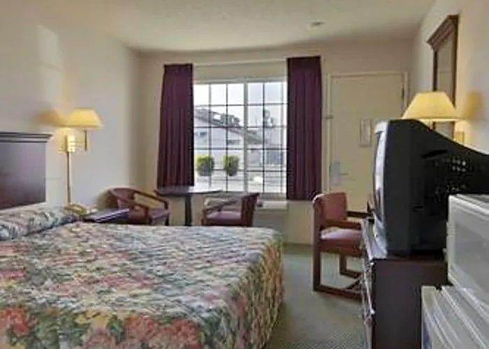 Travelodge By Wyndham Fresno Yosemite Area