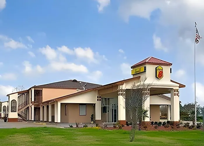 Super 8 By Wyndham Rayville