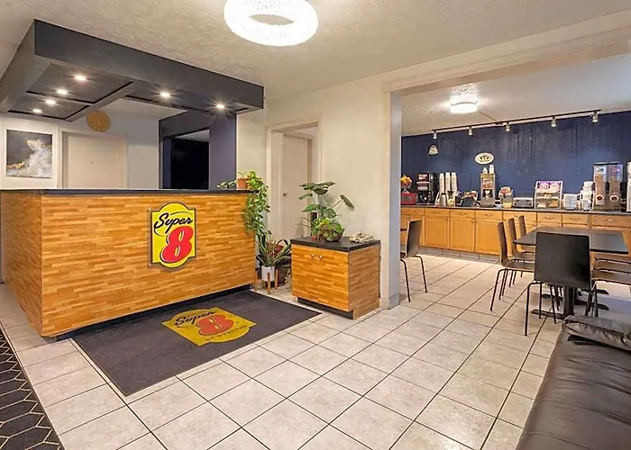 Super 8 By Wyndham Wooster