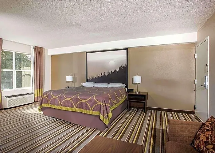Super 8 By Wyndham Sevierville Riverside