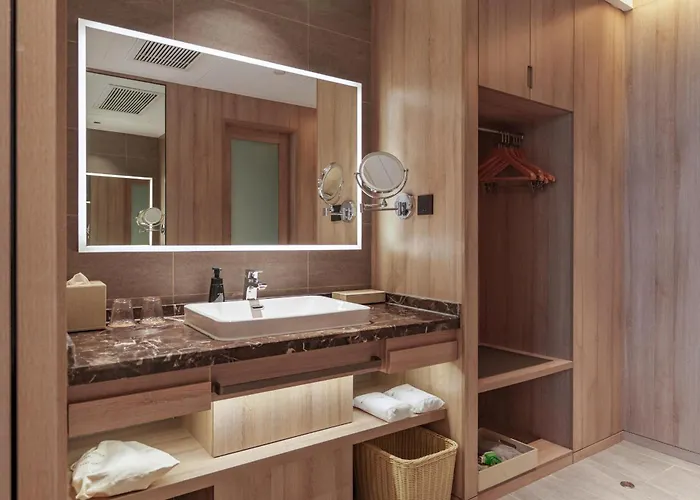 Atour Hotel Zhenjiang Nanxu Avenue Branch