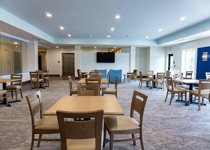 Coral Pointe Sarasota, An Ascend Collection Hotel