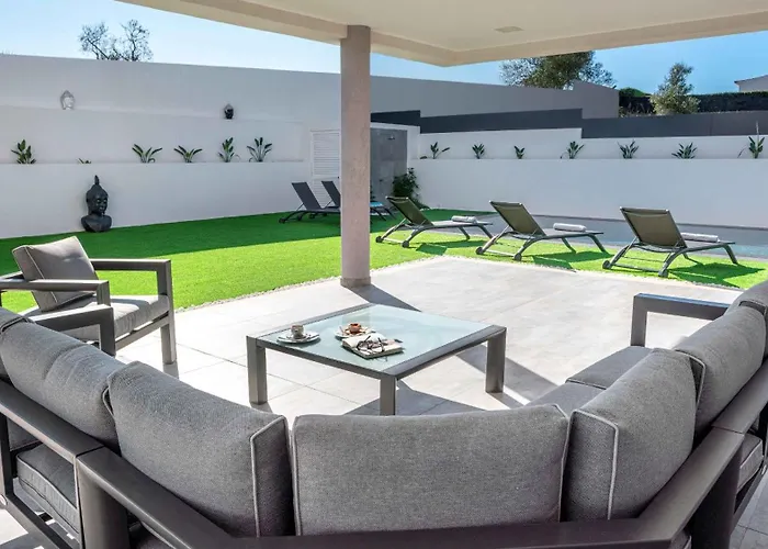 Private Alvor Villa With Pool And Jacuzzi