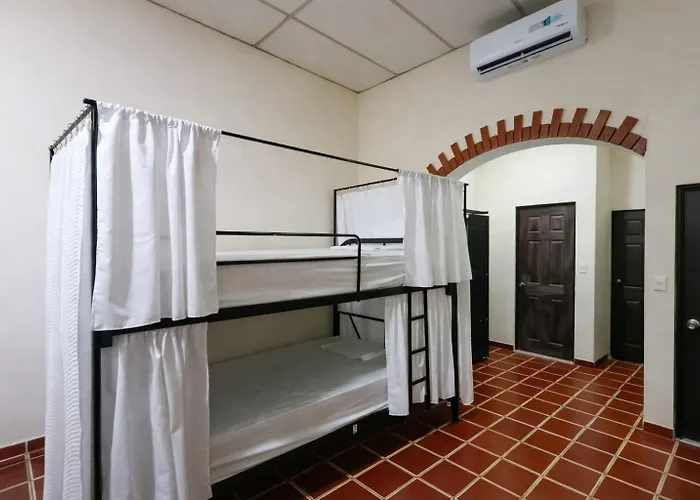Casa Central De Santa Ana