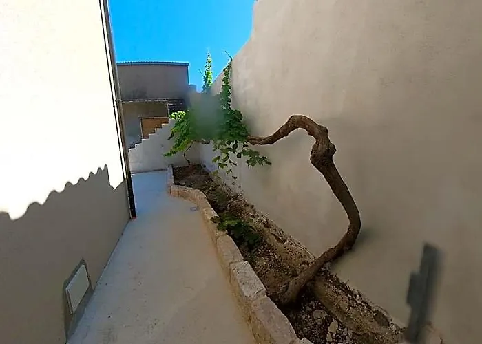 Charming Santantioco Apartment With 2-Way Air Con Uncovered Parking