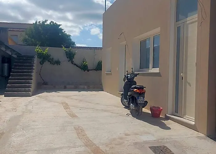 Charming Santantioco Red Apartment With 2-Way Air Con Uncovered Parking