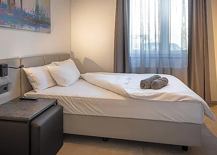 Home & Work Apartments Gmbh & Co. Kg