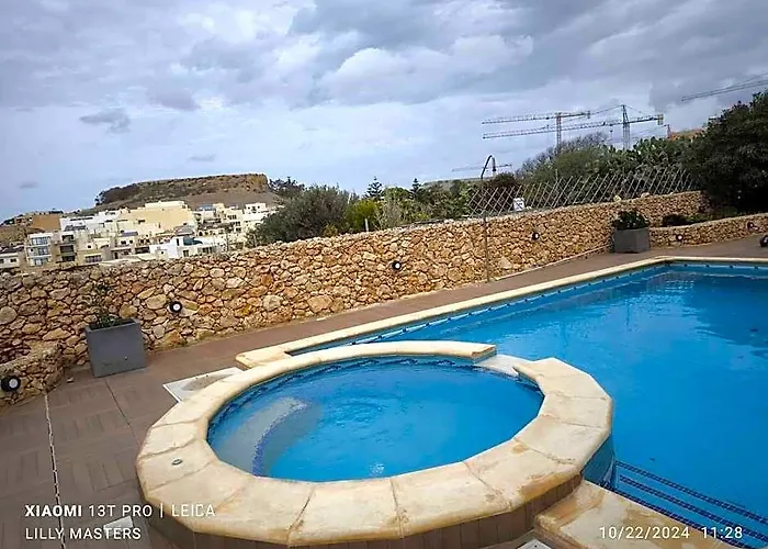 Country Views Villa Victoria