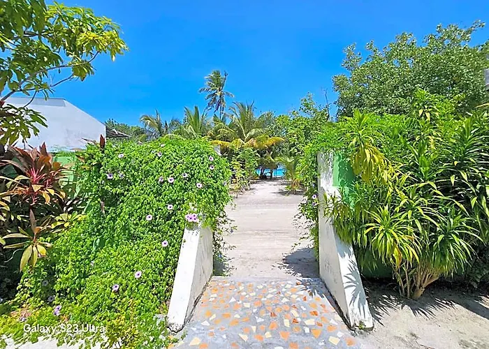Kuri Himandhoo Inn