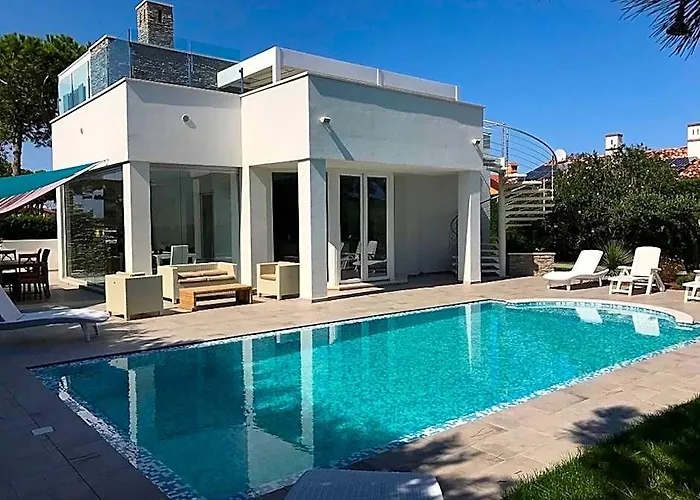 Super Villa With Private Pool In Isola Albarella