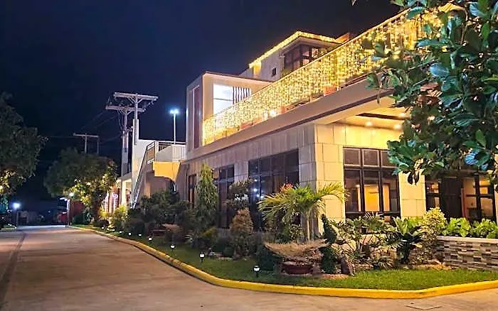 The Lumber Hotel And Resort