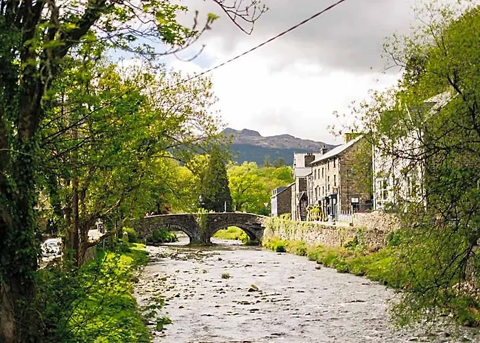 Ty Afon - River House