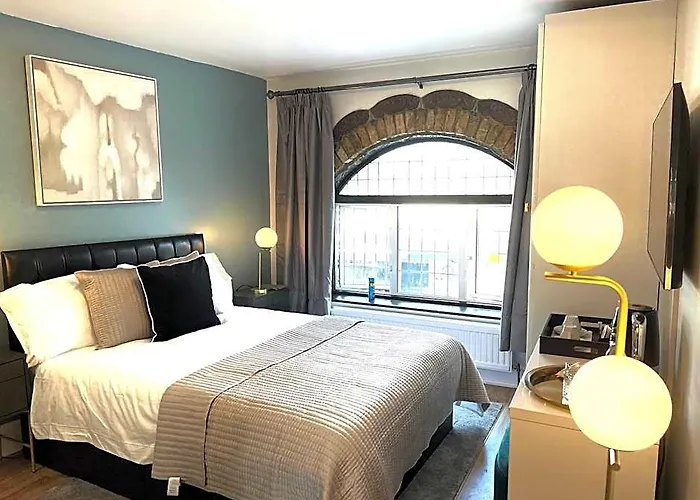 Madonna Halley Hotel