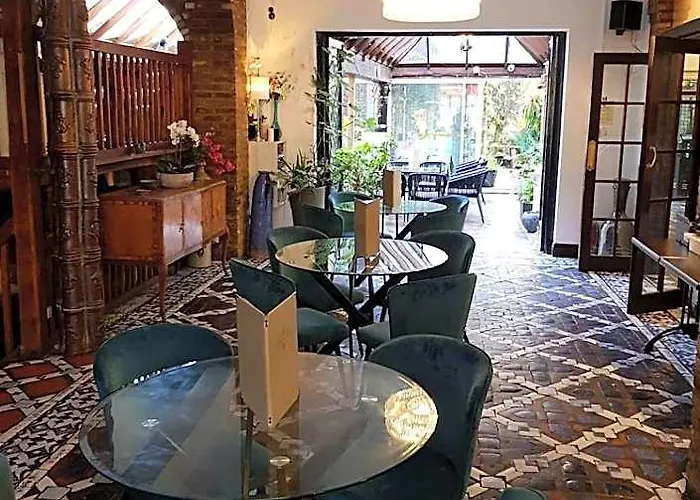 Madonna Halley Hotel