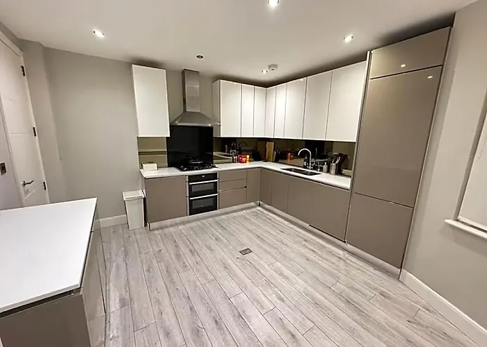 Elevate Your Stay In Hendon Central