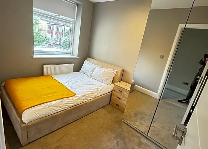 Elevate Your Stay In Hendon Central