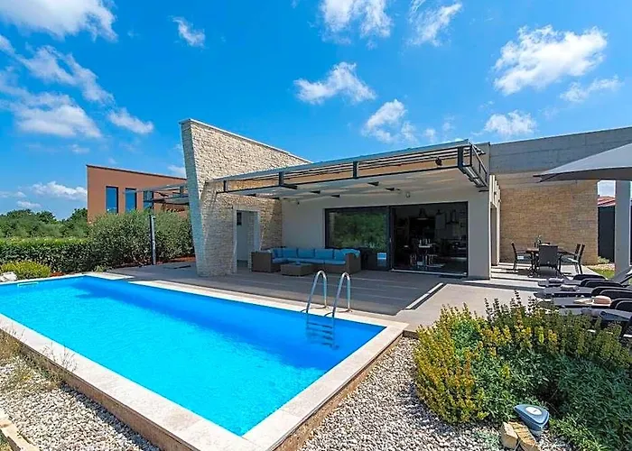 Villa Leandra Comfortable Holiday Residence