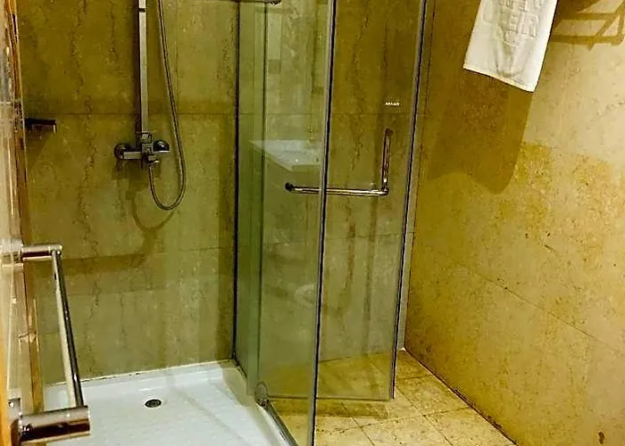 Hotel Uzeir
