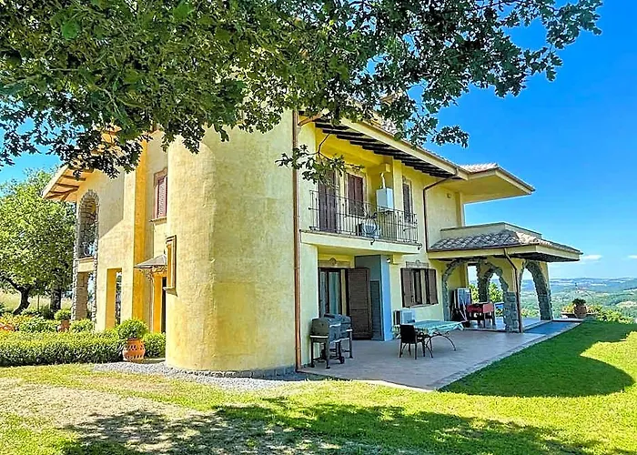 Pool And Jacuzzi - Charming Villa In Umbria