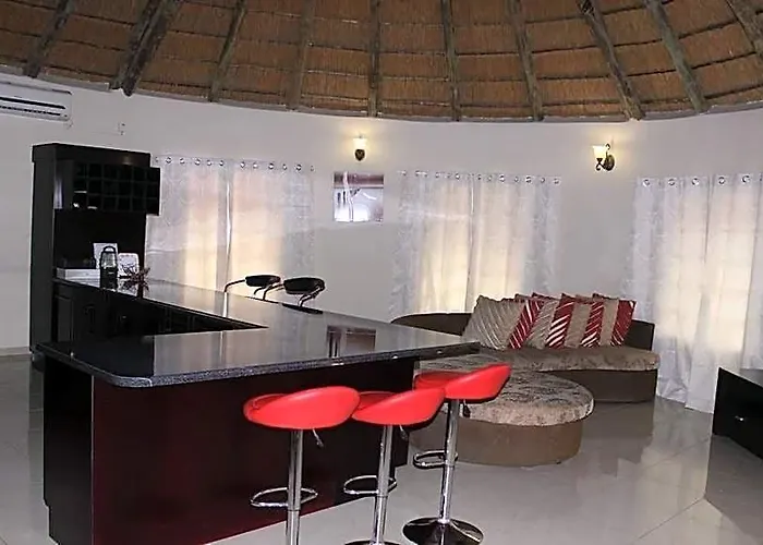 Kessa'S Chalets Guest House
