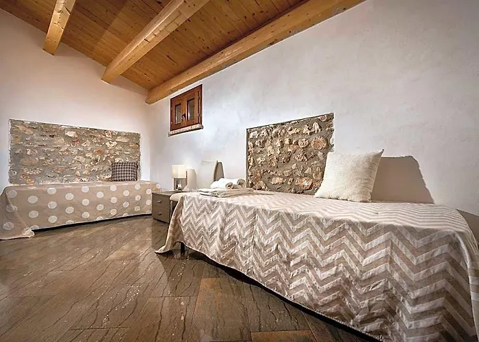 Villa In Sicily Near Guidaloca Bay