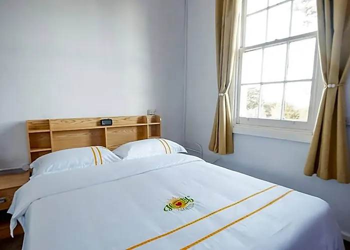Hearty Center Motel
