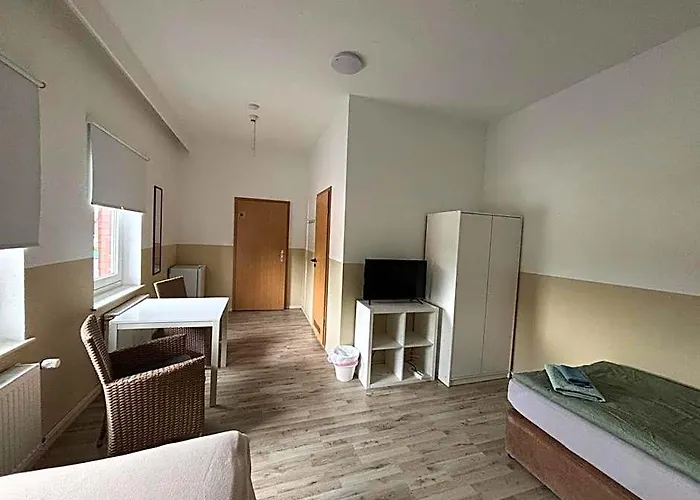 Doppelzimmer-Bad-Kuehlschrank-Parkplatz-10