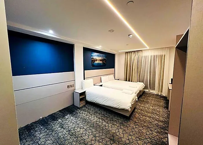 Ilford Grand Hotel