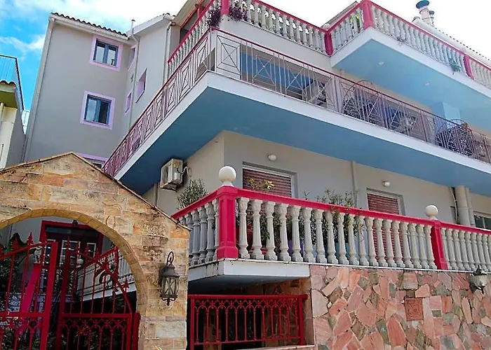 Alkyoni Apartments & Studios