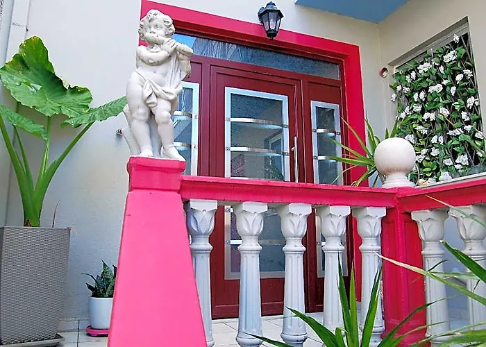 Alkyoni Apartments & Studios
