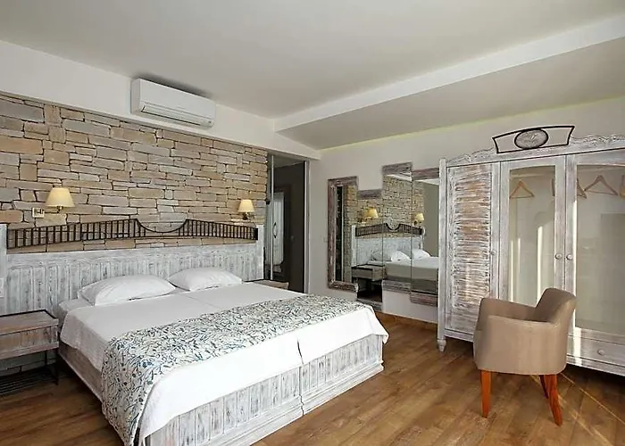 Dedeminn Marina Hotel