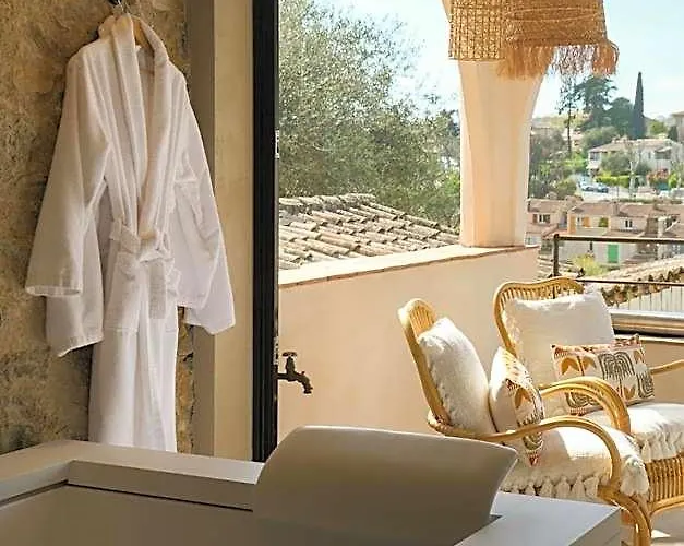 L'Abbaye Hotel
