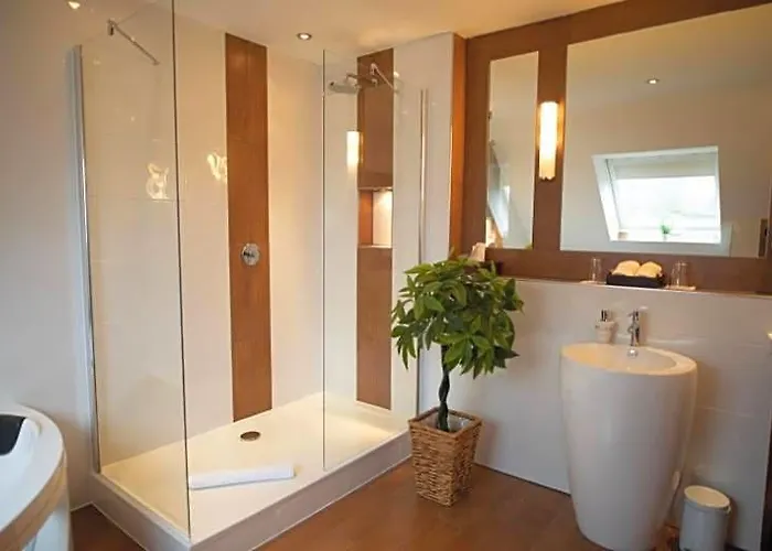 Vier Jahreszeiten Suite Mit Whirlpool Badewanne L Vazzano