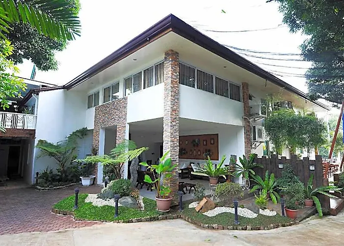 Luljettas Place Garden Suites