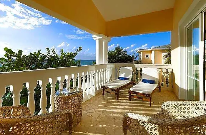 The Signature Level At Grand Palladium Lady Hamilton Resort & Spa