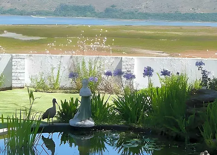 Point Lodge On The Waters Edge