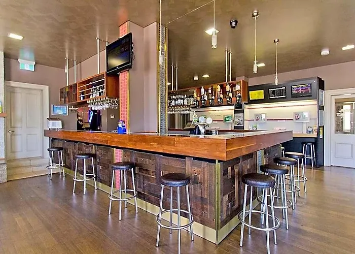 Deloraine Hotel