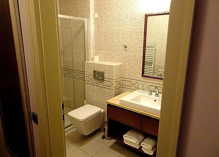 Hotel Mitra, Story Hotels
